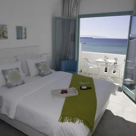 Amaryllis Chrisi Akti (Paros)