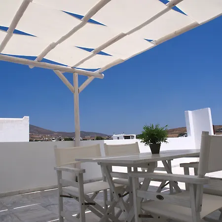 Amaryllis Chrisi Akti (Paros)